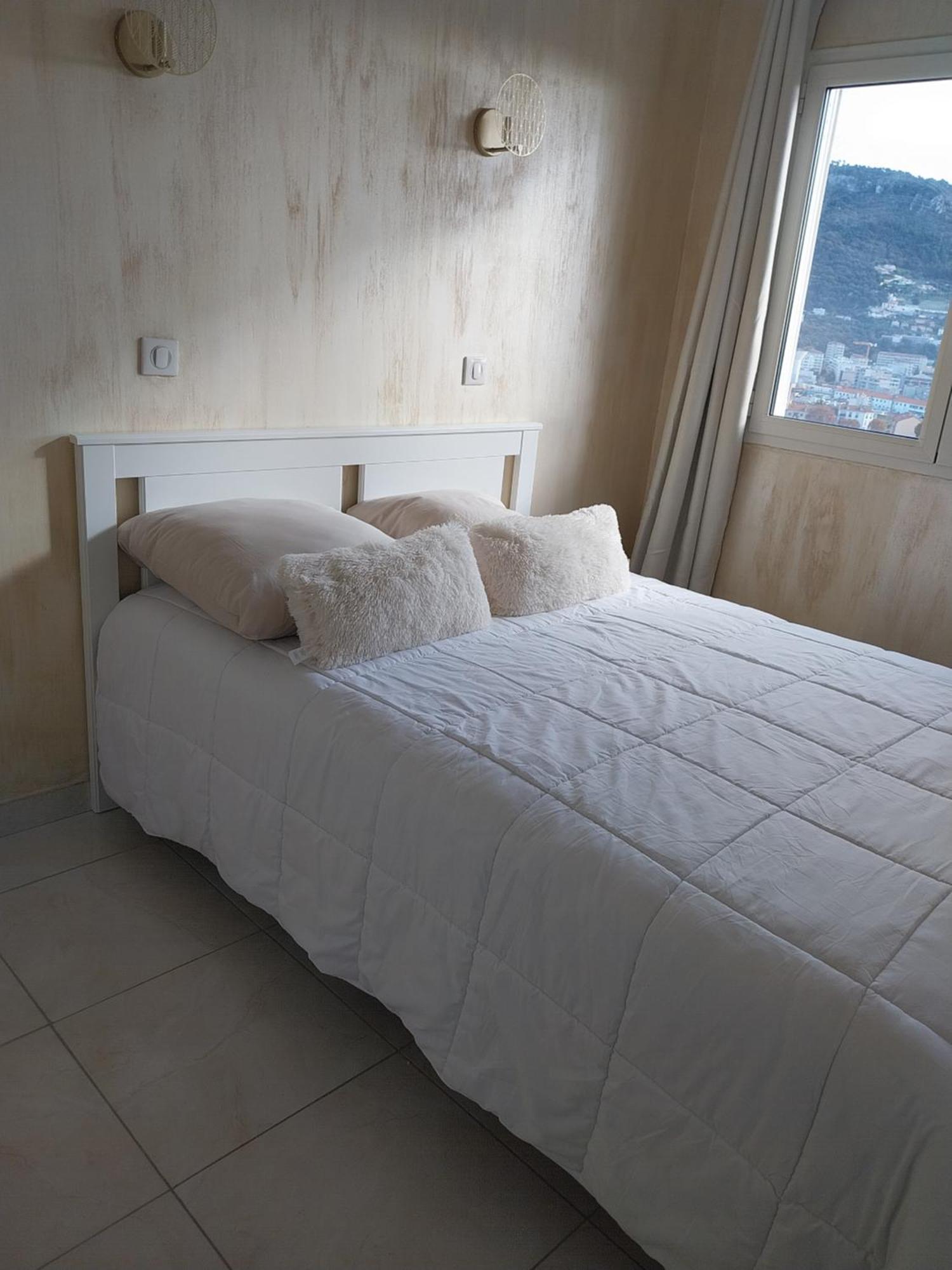 Appartement 4 Pieces Avec Vue Et Stationnement Prive A *