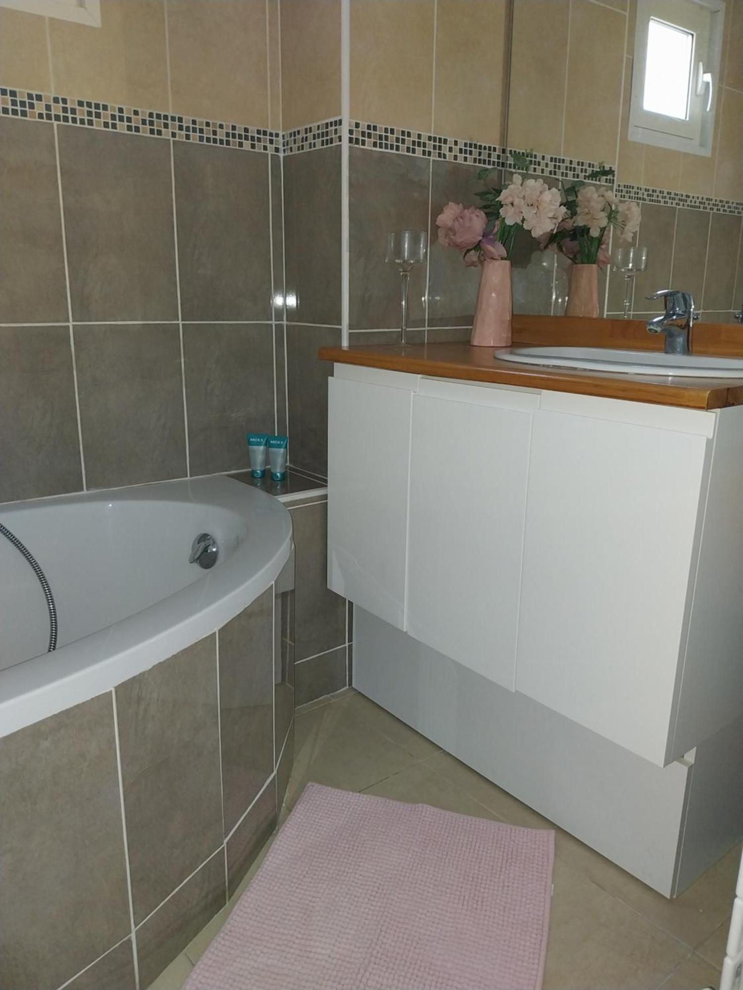 Appartement 4 Pieces Avec Vue Et Stationnement Prive A *